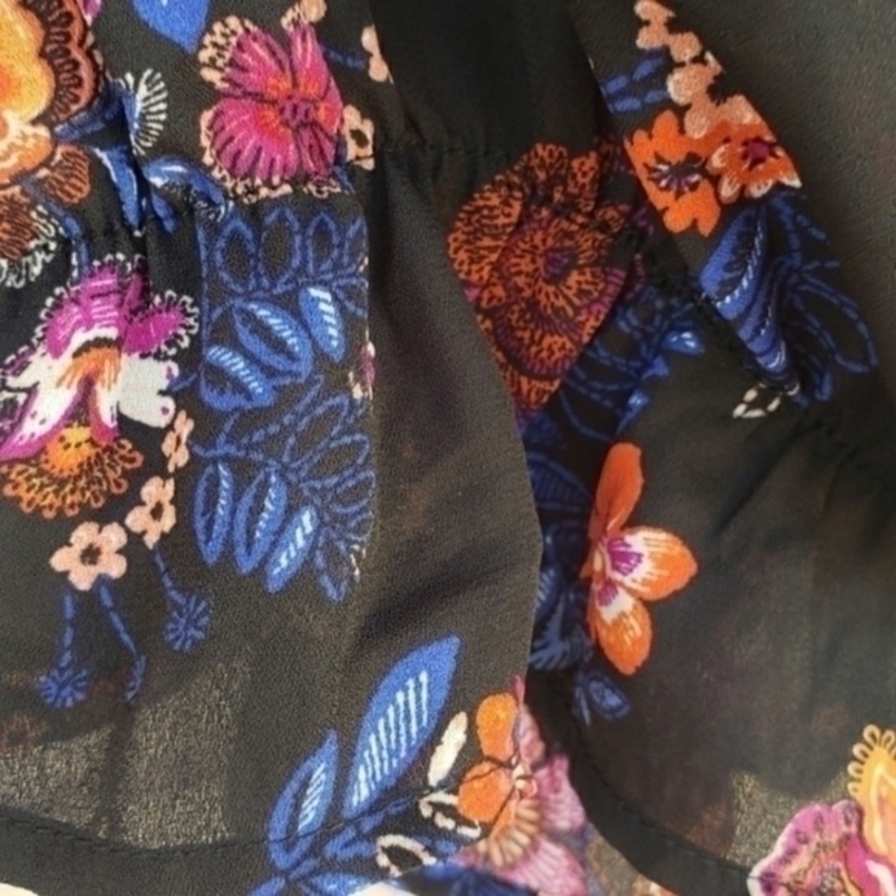 Lily White Floral Ruffle Puff Sleeves Croptop Blouse‎ Top Small NWT - Picture 5 of 10